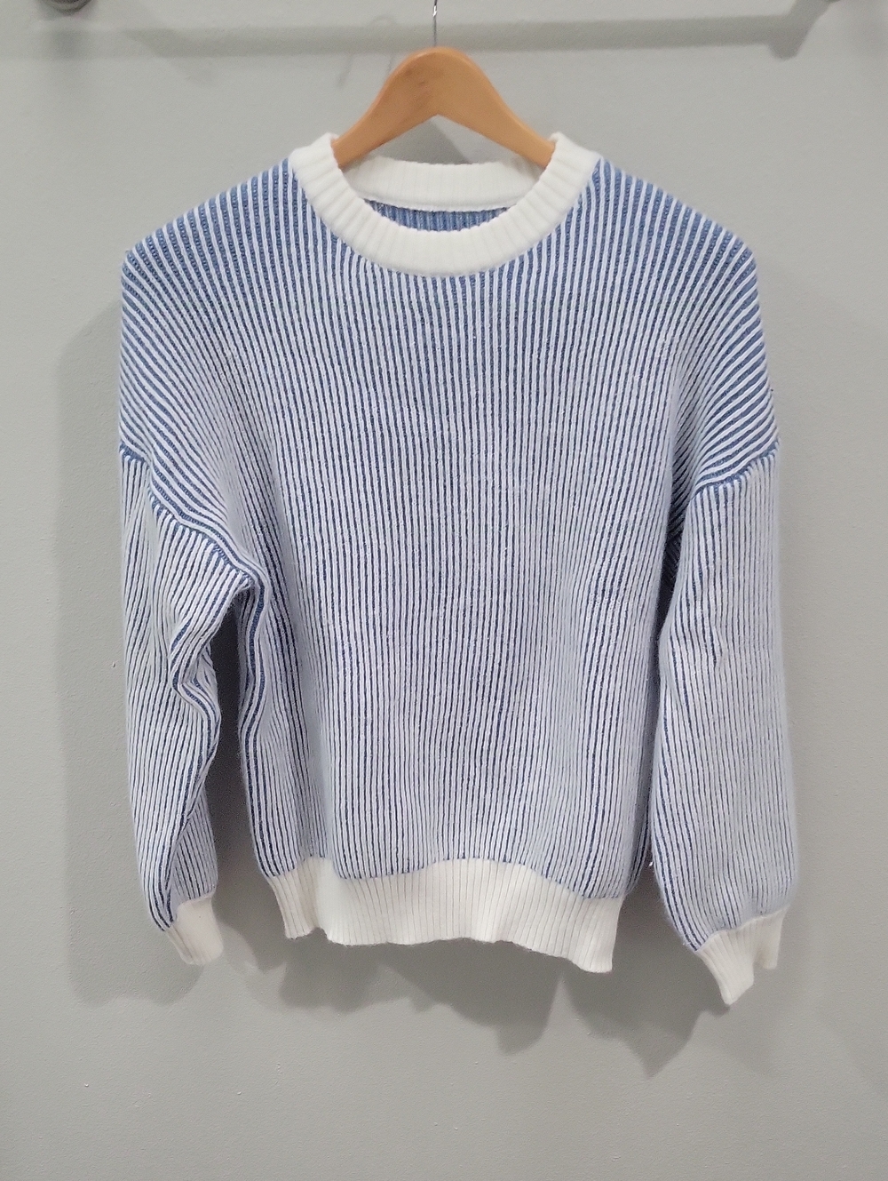 HALARA Blue and White Ribbed Crewneck Sweater